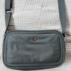 Lululemon crossbody camera bag